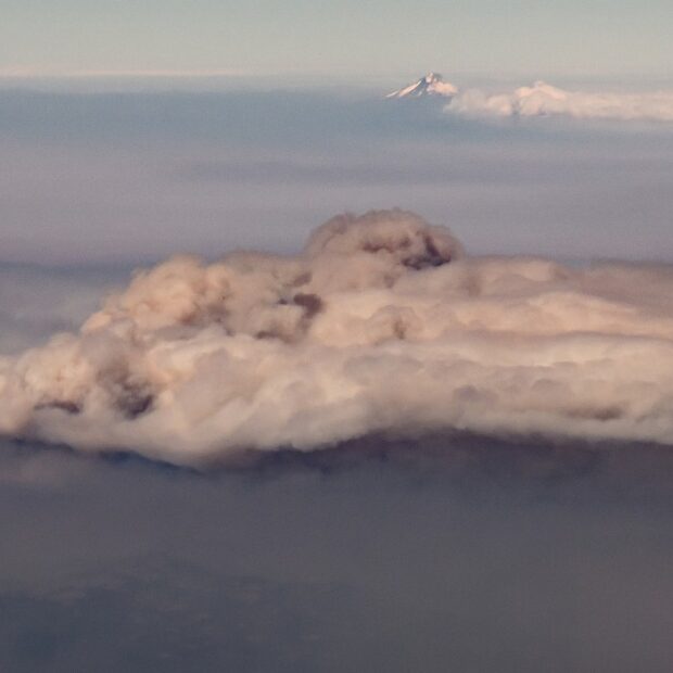 thousands told to evacuate as wildfires worsen in washington state