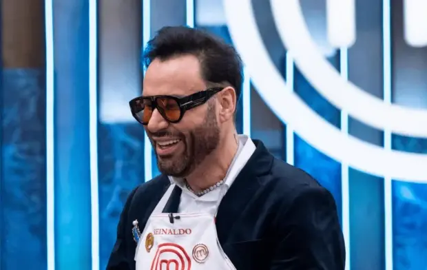 Reinaldo Bockor revelou que deixou o MasterChef Brasil 2026 após ser picado por uma aranha-marrom durante as gravações. Créditos: Reprodução/Band