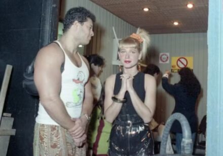 Xuxa aparece com segurança no Teatro Fênix após a tentativa de sequestro em 1991