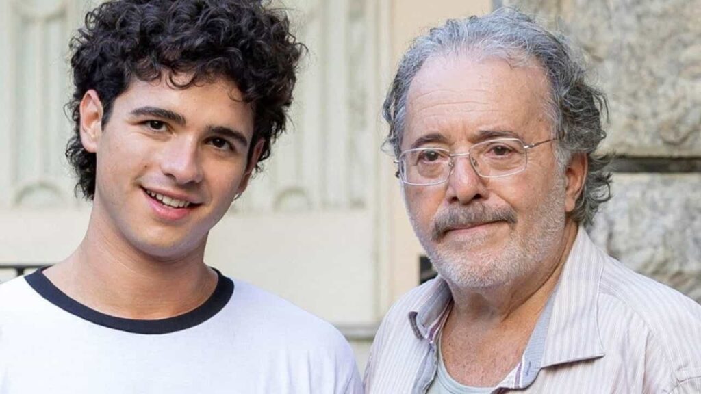  Personagem sofre homofobia do avô Otoniel, vivido por Tony Ramos
