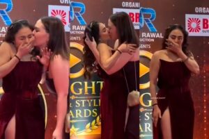 Nikita Rawal foi beijada à força por uma fã durante tapete vermelho em Mumbai