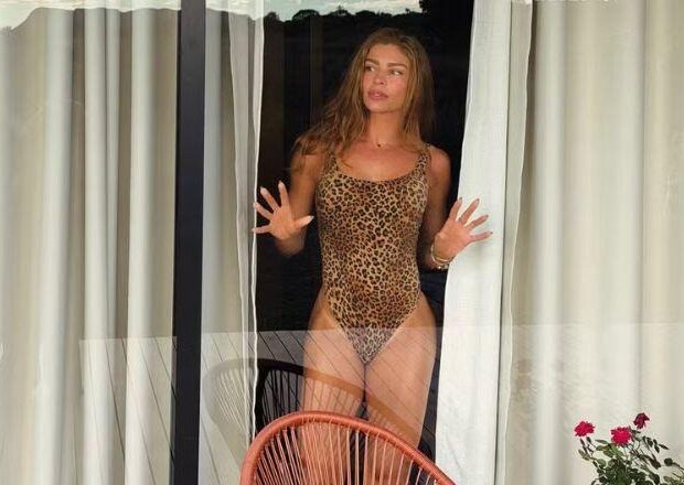 Grazi Massafera fez tatuagem de onça-pintada feita nas costelas, perto do seio