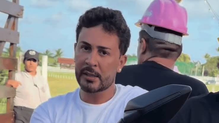 Carlinhos Maia cobrou respeito aos funcionários e classificou como “chata” e “feia” a situação na entrada da propriedade.