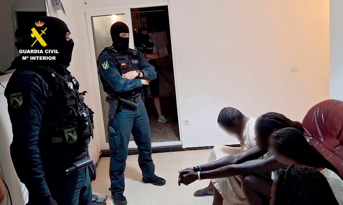 spain police trafficking migrants children