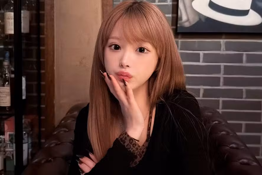 Semanas antes da morte, Mina Chan havia enfrentado uma onda de críticas após um episódio envolvendo integrantes do ENHYPEN.