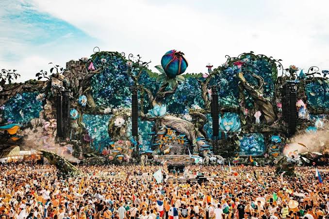 O Tomorrowland Brasil terá diferentes etapas de venda em setembro, com opções de hospedagem, transporte e acesso ao DreamVille.