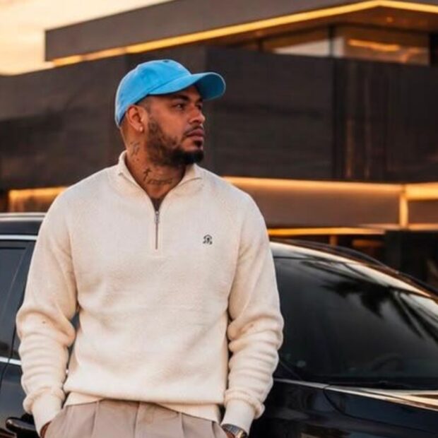 Cacau Jr., ex-vocalista do Soweto e pai de Wenny, é apontado pelo Metrópoles como nome dado como certo para A Fazenda 18.