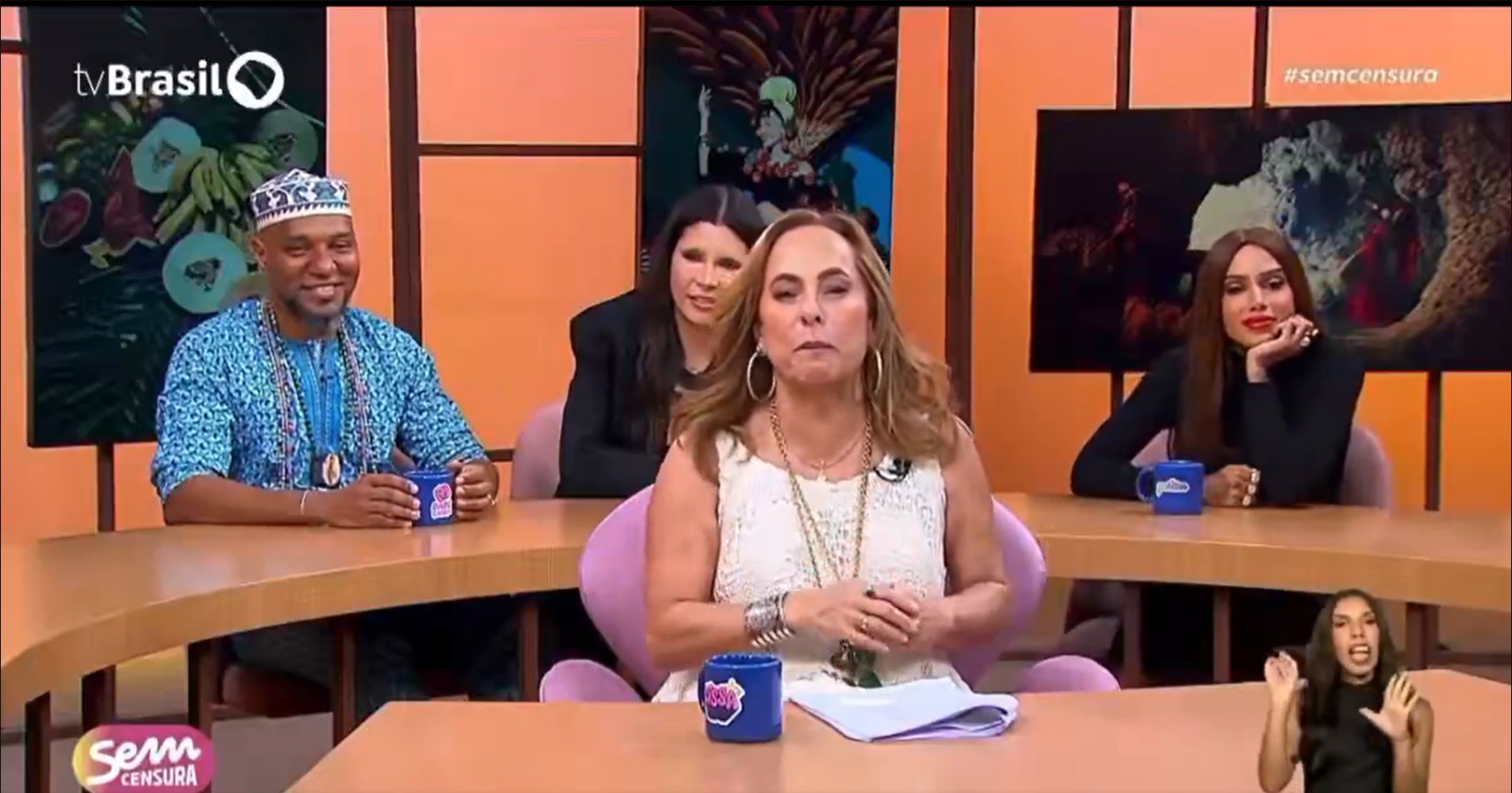 Anitta interrompeu Cissa Guimarães ao vivo no “Sem Censura”