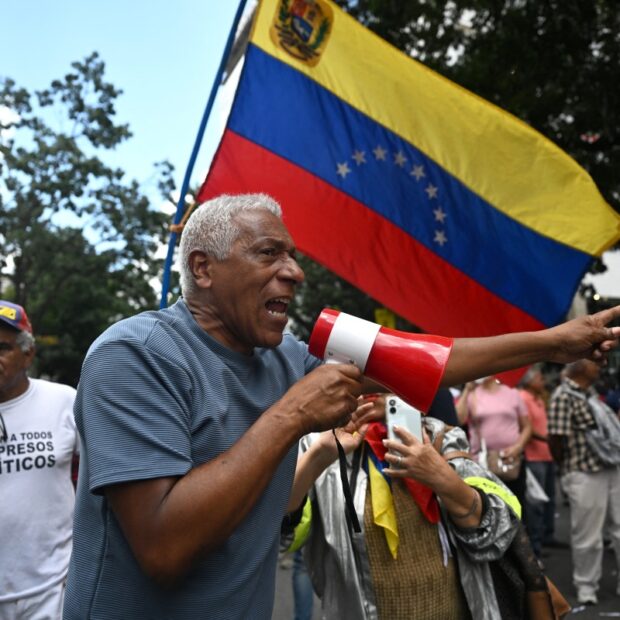 venezuela politics dialogue protest