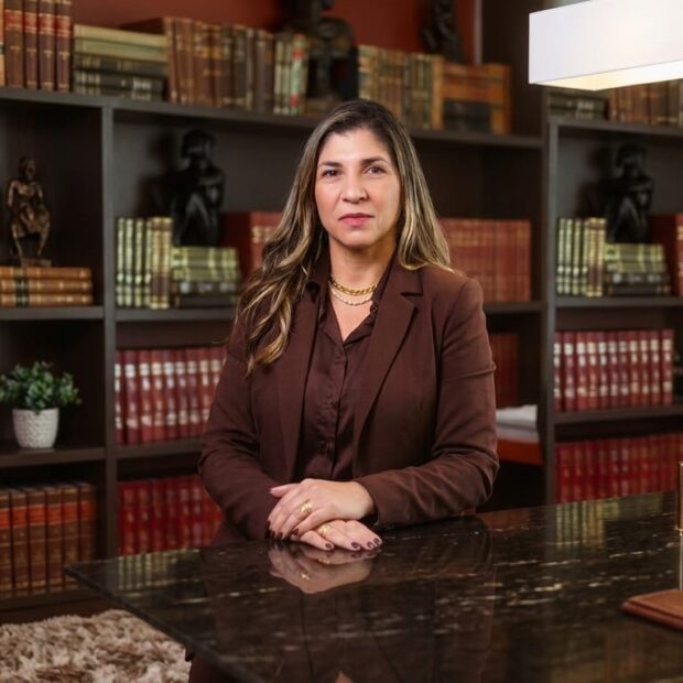 dra. tatiane garcia, advogada e especialista em direito bancário e reestruturação de passivo