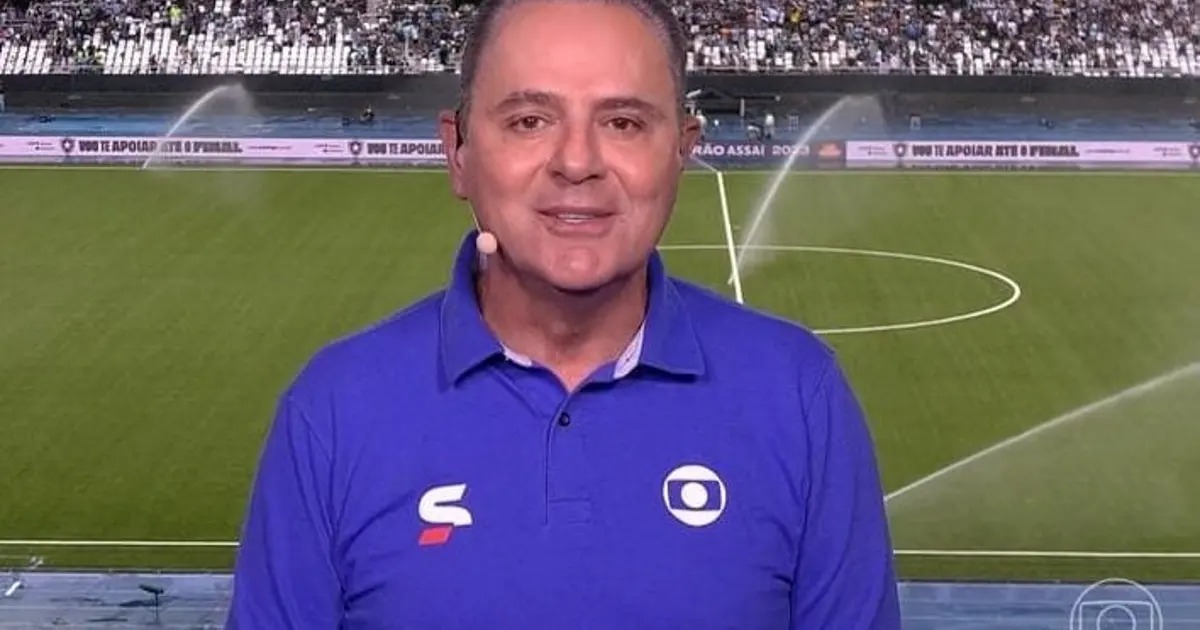 Luis Roberto se emocionou ao receber homenagem antes de Cruzeiro x Flamengo