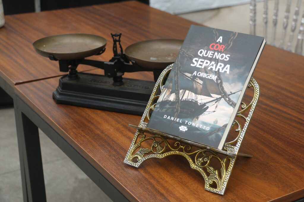 A sessão de autógrafos durou cerca de 12 horas. (Divulgação)