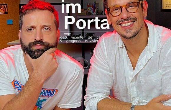 Gregório Duvivier e João Vicente de Castro comandam o Não imPorta, uma das principais inspirações para a nova coleção.