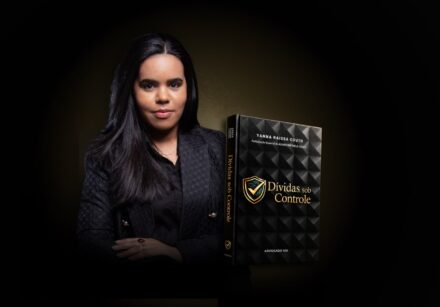 Dra. Yanna Couto lança livro sobre superendividamento bancário em Alphaville A especialista Dra. Yanna Raíssa Couto lança guia prático sobre combate ao superendividamento e reestruturação de dívidas bancárias O avanço do endividamento das famílias e a complexidade das relações com instituições financeiras exigem abordagens jurídicas especializadas para restabelecer a saúde orçamentária dos cidadãos. Nesse cenário de urgência social e econômica, a advogada, escritora e empresária baiana Dra. Yanna Raíssa Couto, à frente do escritório Couto Silva – Advocacia & Consultoria, oficializa o lançamento do livro “Dívida sob Controle – Direito, Método e Reconstrução Financeira”. O evento presencial ocorrerá no dia 22 de novembro de 2026, na Casa de Destino, em Alphaville, Barueri, reunindo juristas, empresários e a imprensa para apresentar uma metodologia pautada na legislação vigente.