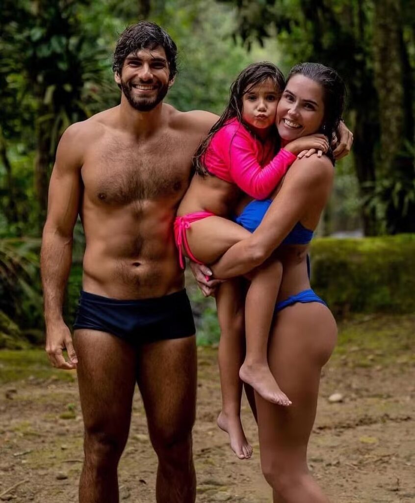 Deborah também falou sobre a guarda compartilhada da filha Maria Flor com Hugo Moura