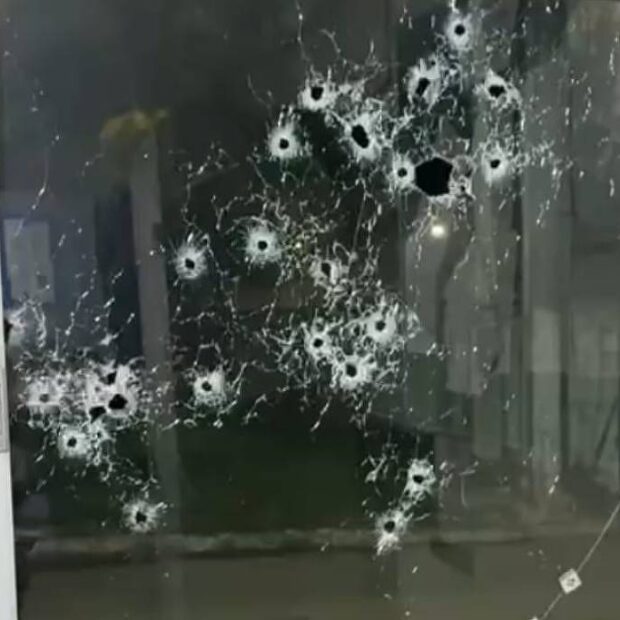 base da pm atingida por tiros de fuzil em guarujá