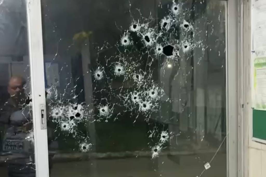 base da pm atingida por tiros de fuzil em guarujá