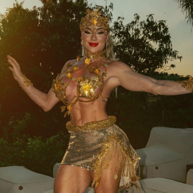 Juju Salimeni virou She-Ra em versão dourada para celebrar os 52 anos da Barroca Zona Sul.