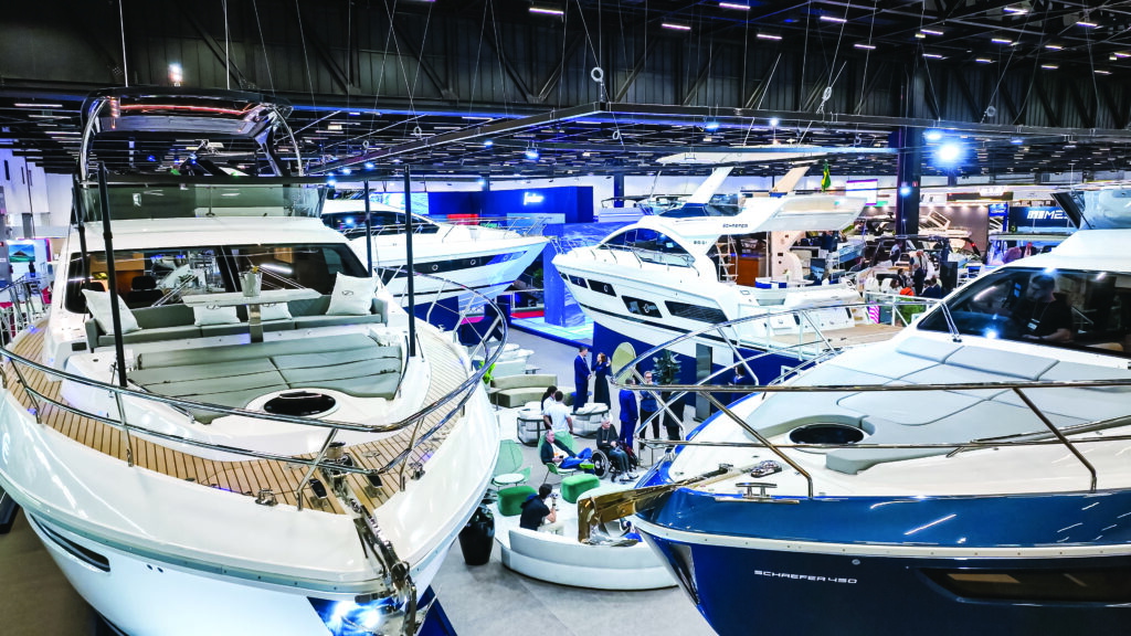 De marcenaria sob medida a interiores com cara de cobertura, os iates de luxo transformam o Boat Show 2026 em vitrine da “Faria Lima flutuante”.