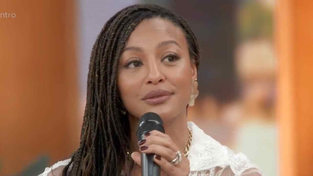 Sheron Menezzes contou no Encontro que adiou o plano de ter um segundo filho para protagonizar “Por Você”