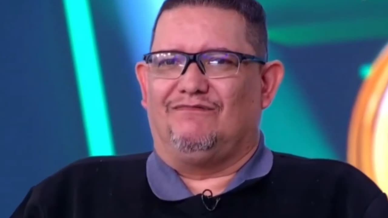 André perdeu a chance de garantir R$ 100 mil após confiar nos universitários do Show do Milhão