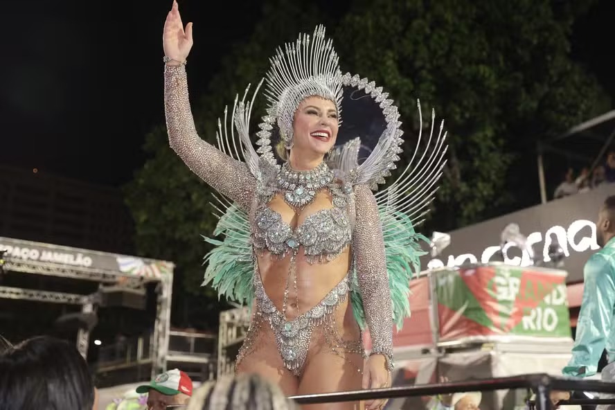  Paolla Oliveira conversa com a Grande Rio, mas ainda não decidiu se voltará à agremiação