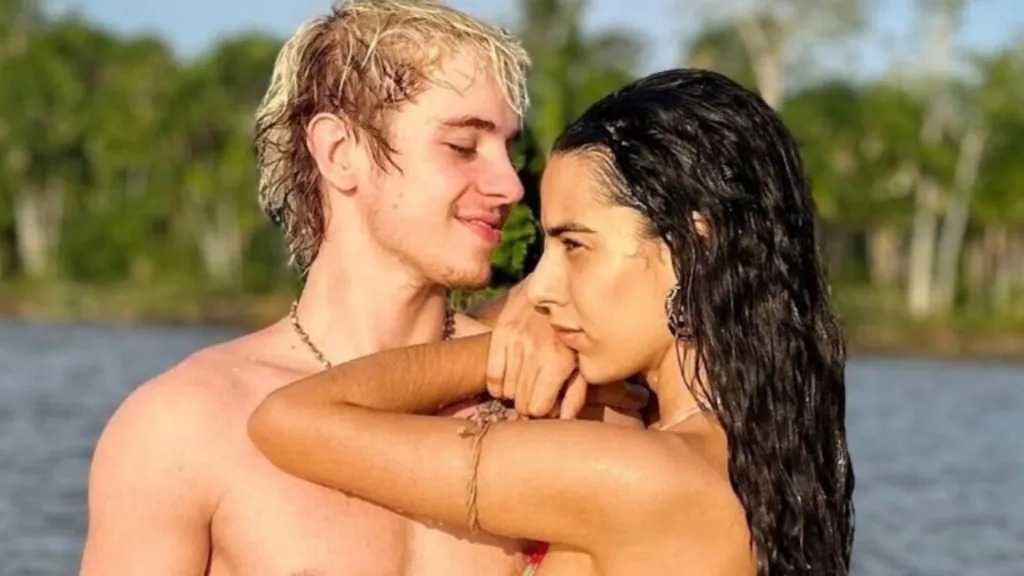  Casal estava junto desde julho de 2024 e assumiu o romance durante viagem pela Europa
