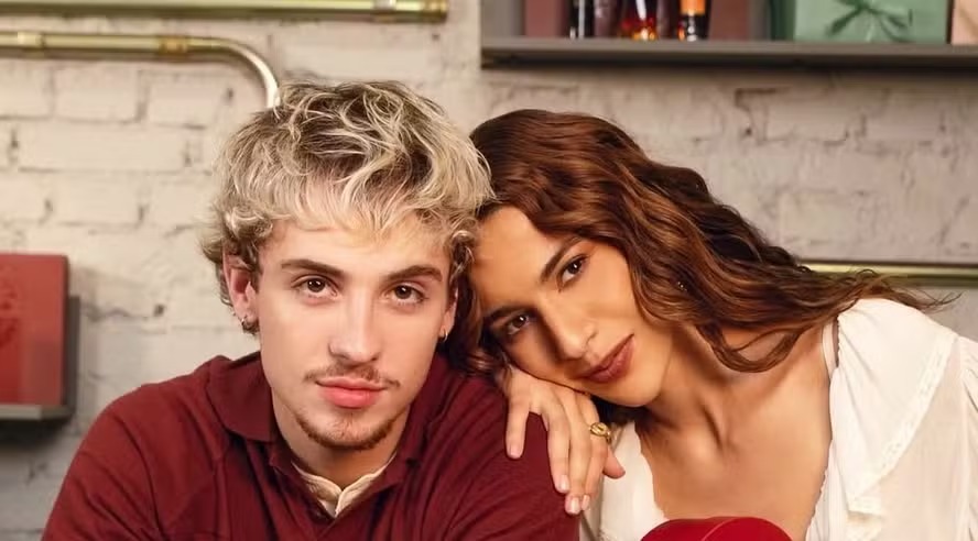 Juliano Floss anunciou o fim do namoro com Marina Sena nos Stories