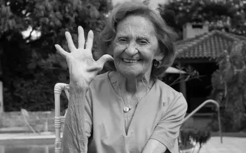 Laura Cardoso morreu aos 98 anos, em casa, de causas naturais