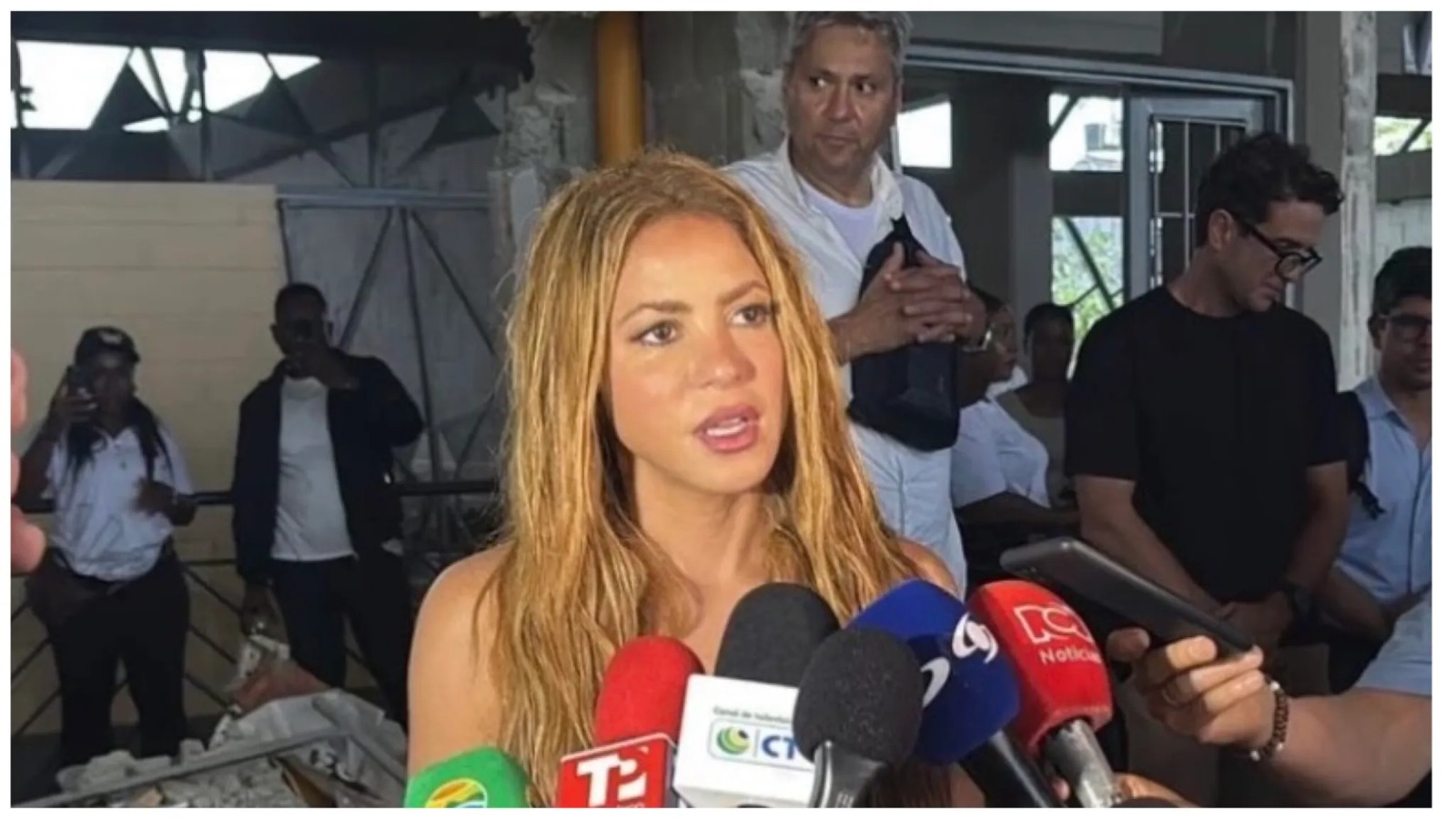 Shakira visitou Chocó após terremoto que destruiu escolas na Colômbia