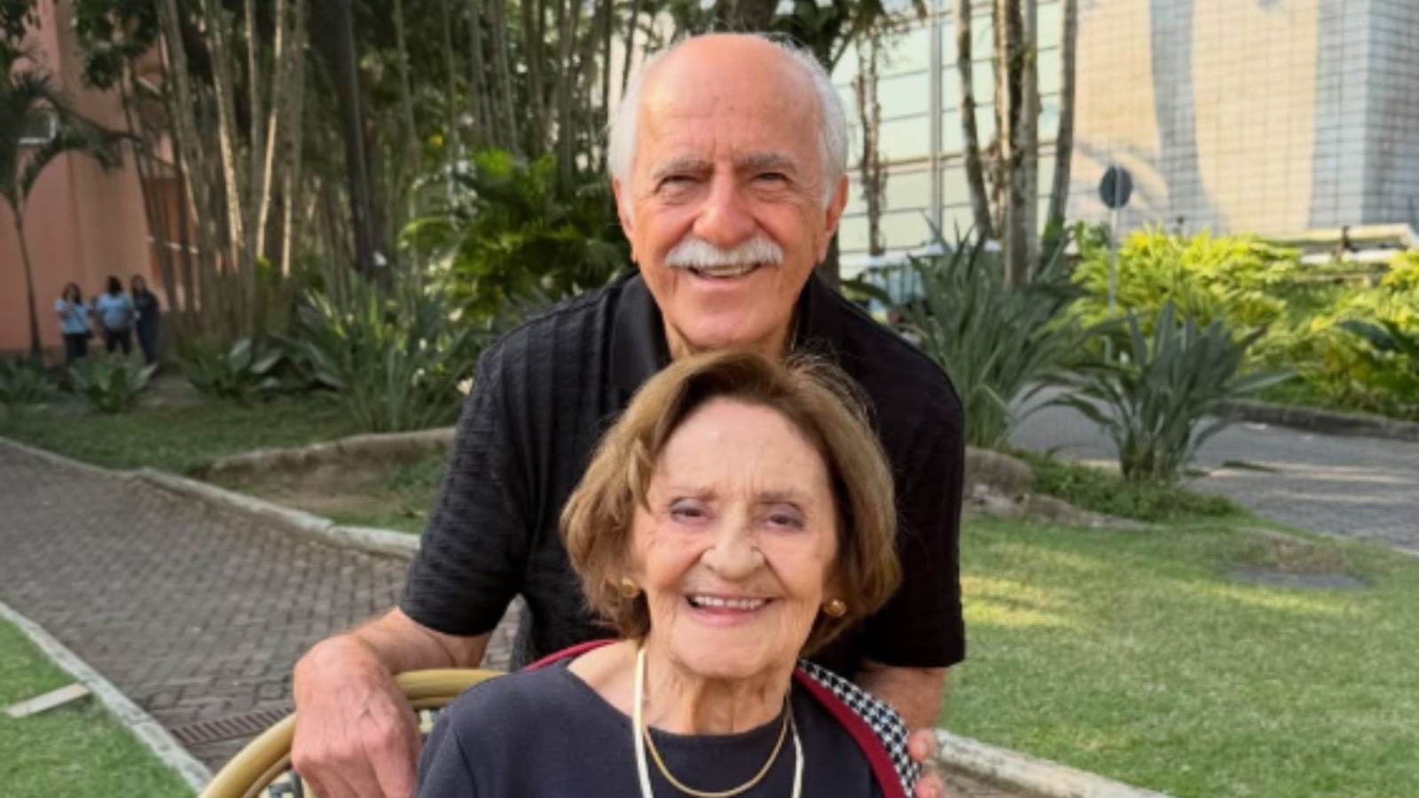 “Em breve, a gente se encontra”: Ary Fontoura se despede de Laura Cardoso em homenagem emocionante