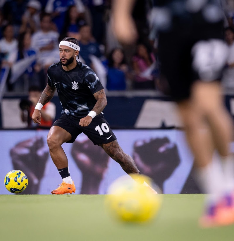 A Fatal Fans dobrou a aposta por Memphis Depay e ainda desafiou outros patrocinadores do Corinthians a participarem da negociação.