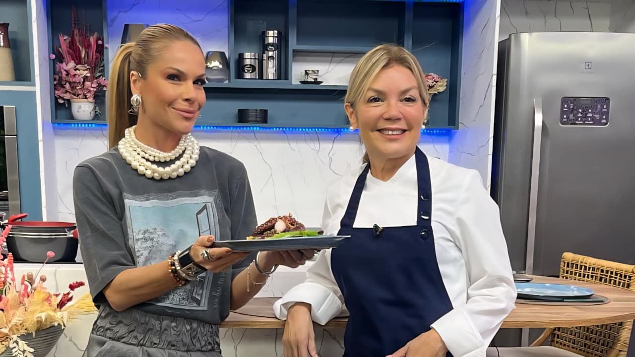 Da alta gestão à TV: Hérika Skaff dá aula de técnica com polvo mediterrâneo na Rede Brasil No programa Beleza e Vida, a Chef Executiva demonstrou ao vivo a precisão e o charme necessários para dominar um dos pratos mais desafiadores da gastronomia Quem acompanha a trajetória de Hérika Skaff nos bastidores dos grandes negócios gastronômicos sabe que sua mente estratégica é afiada. Na última segunda-feira, no entanto, o público da Rede Brasil pôde ver de perto a essência da sua autoridade: o domínio absoluto do fogão. Convidada especial do programa Beleza e Vida, apresentado por Carol Minhotto a Chef Executiva e Consultora Gastronômica transformou o estúdio em uma verdadeira cozinha de alta gastronomia ao preparar um impecável polvo mediterrâneo.