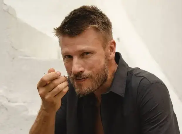 Depois de perceber que não estava feliz como ator, Rodrigo Hilbert encontrou na cozinha um novo caminho profissional e passou a comandar o Tempero de Família.