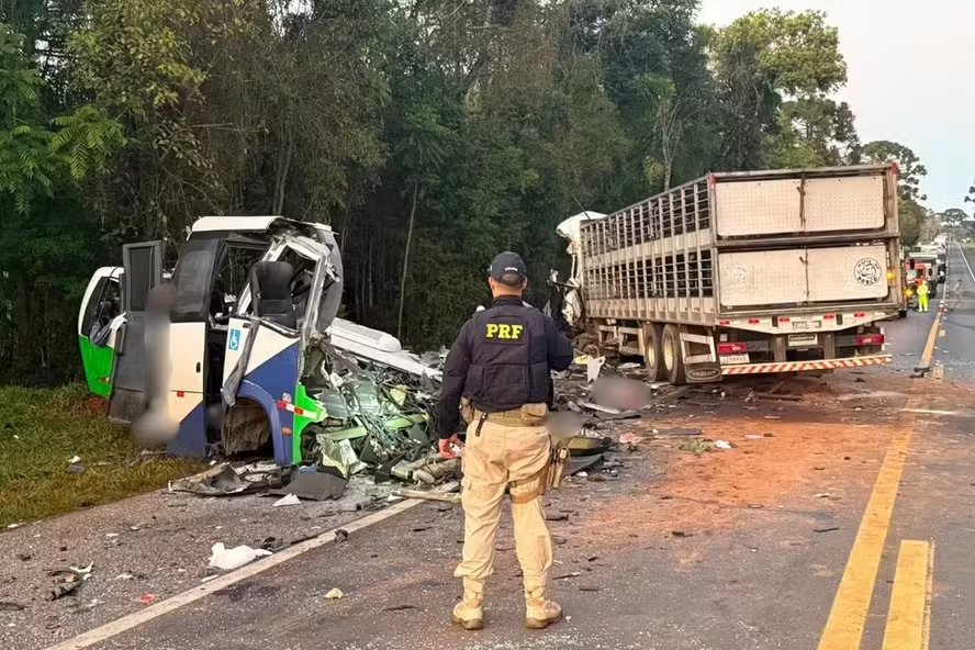 br 373 acidente onibus parana