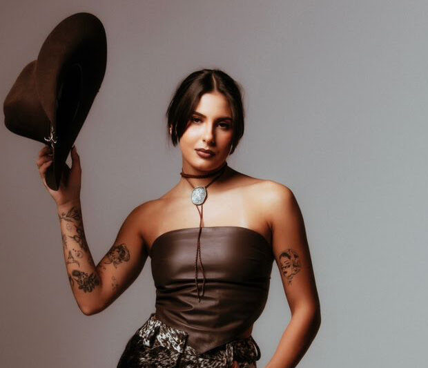 Ana Castela interpretará seus maiores hits em show intimista do Band FM De Pertinho.