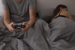 22,1% dos homens e 19,3% das mulheres da Geração Z estariam em celibato involuntário, segundo levantamento citado na matéria.