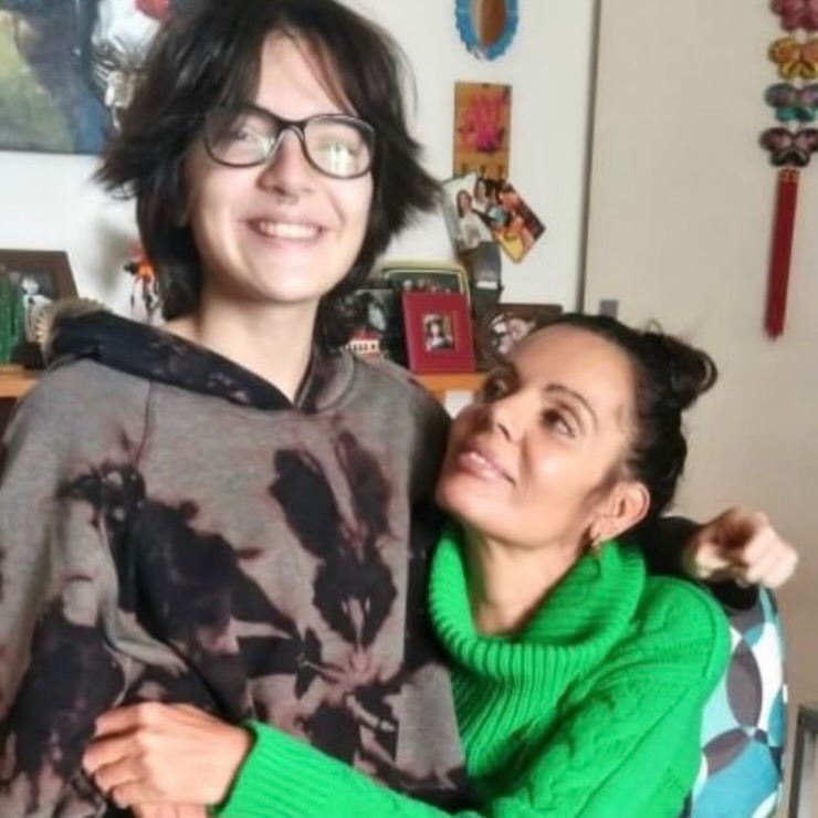 Theo Fagundes é filho de Mocita e enteado de Tarcísio Filho, filho de Glória Menezes