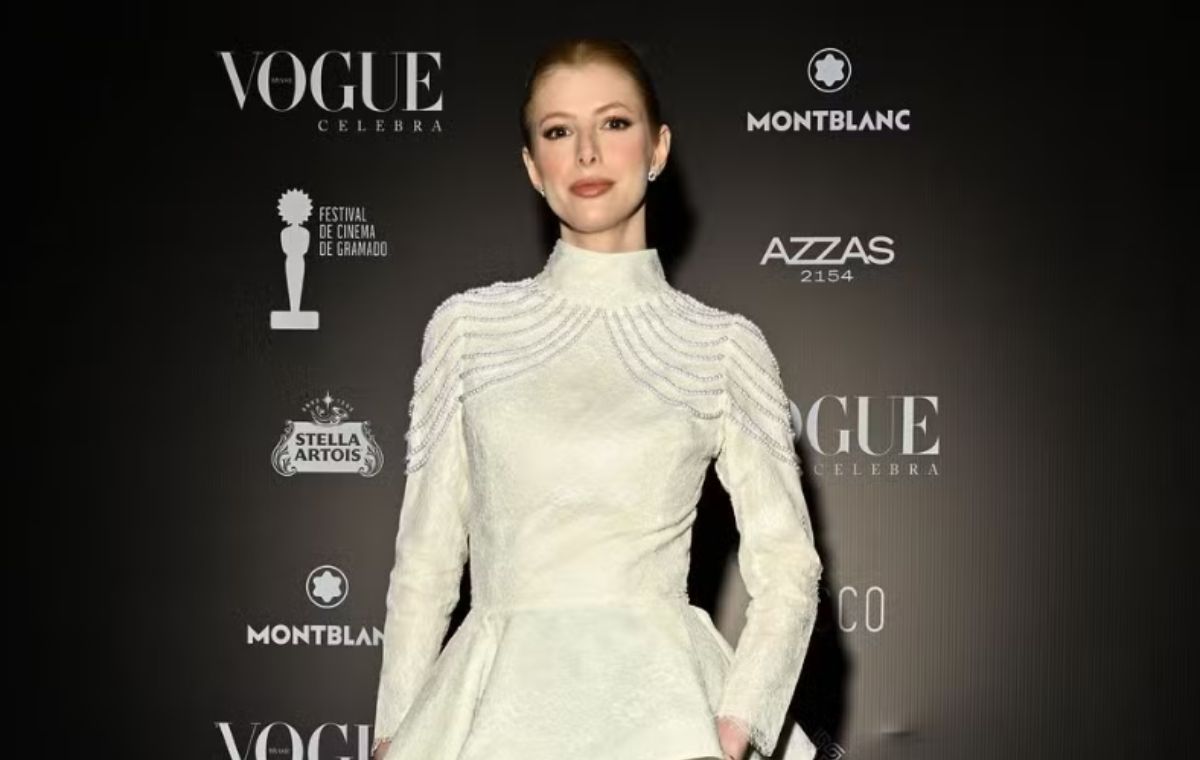 Camila Paludo apostou no cinema clássico em preto e branco como inspiração para o look usado no Vogue Celebra, em Gramado.