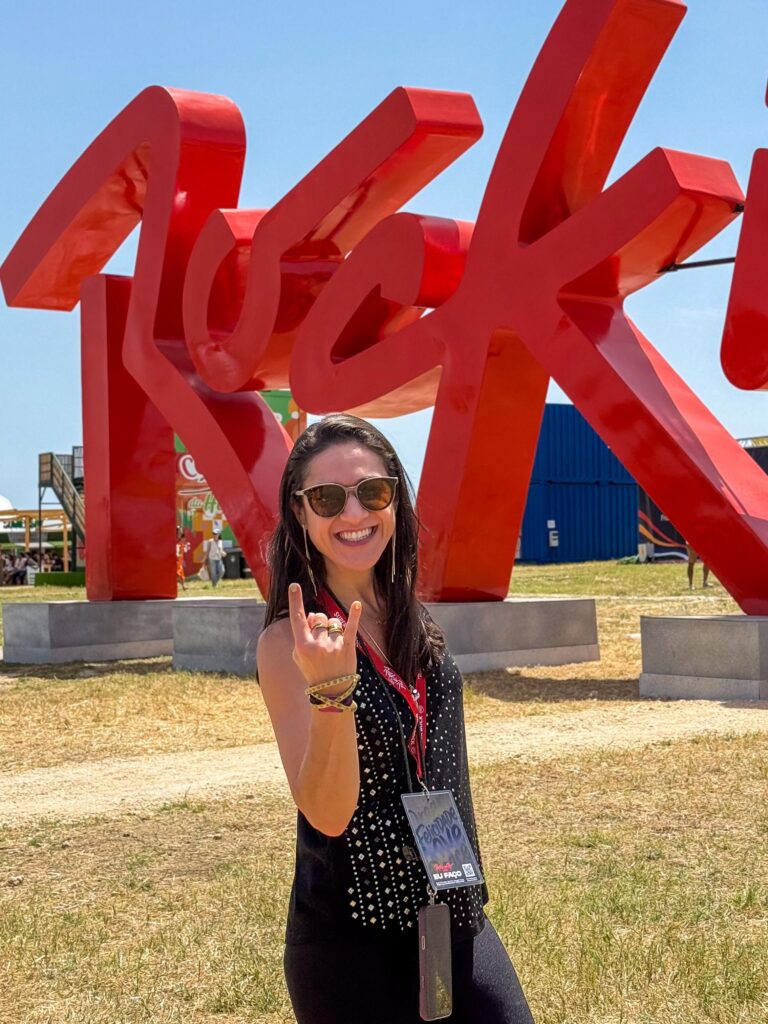 Ana Deccache, diretora de Marketing do Rock in Rio e do The Town, revela os números por trás da edição de 2026: 90 marcas parceiras, mais de 1 milhão de brindes e 8 mil horas de experiências de marca durante os sete dias de festival. O palco dos negócios também promete ficar concorrido na Cidade do Rock.