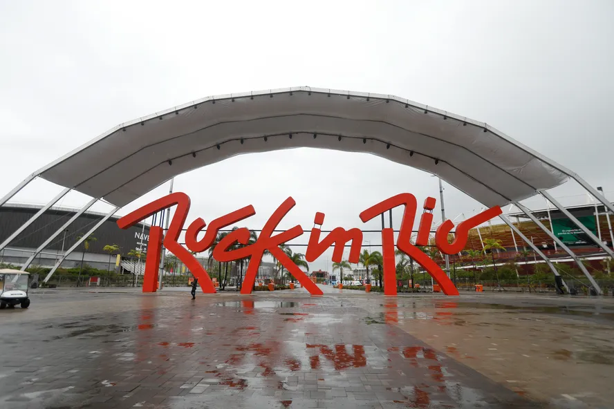 O Rock in Rio 2026 terá 90 marcas parceiras, mais de 1 milhão de brindes e 400 produtos licenciados durante os sete dias de festival.