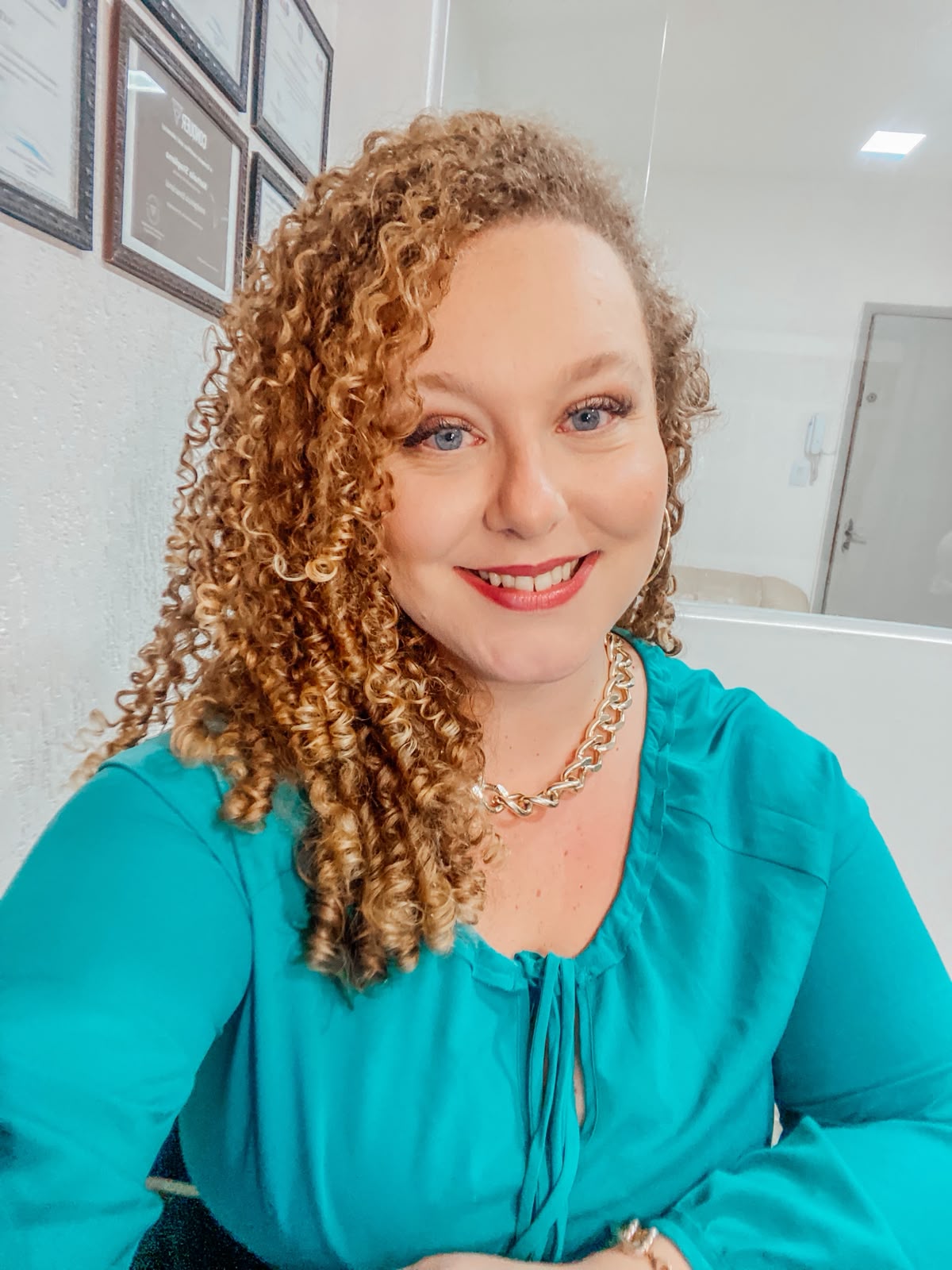Nathalia Stagliano atua na advocacia trabalhista e utiliza as redes sociais para aproximar os trabalhadores de seus direitos (Divulgação Pessoal).