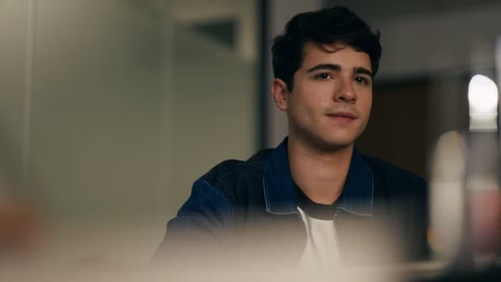 Pietro Antonelli e João Victor Gonçalves começam a dar forma a um dos romances que já conquistaram torcida nas redes antes mesmo de acontecer oficialmente em Quem Ama Cuida.