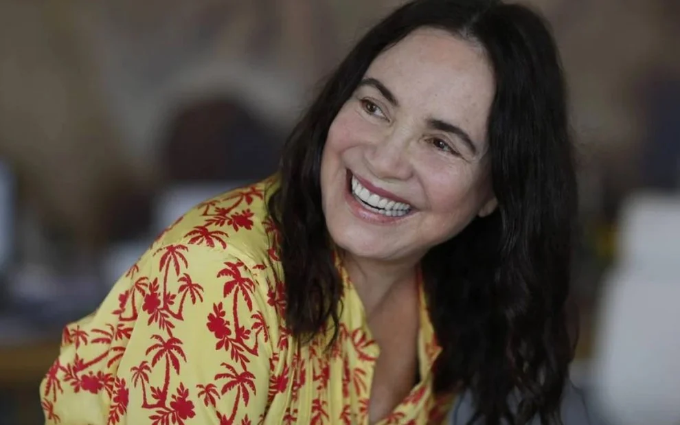 Seis anos depois, Regina Duarte ainda enfrenta repercussões de sua passagem pelo governo Bolsonaro. A atriz descarta voltar à Secretaria da Cultura, mas mantém o futuro político em aberto.