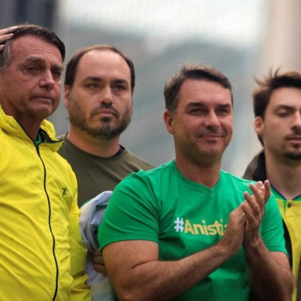 flavio jair renan carlos e bolsonaro