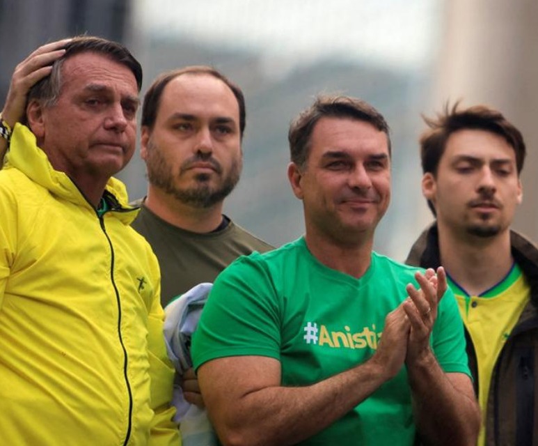 flavio jair renan carlos e bolsonaro