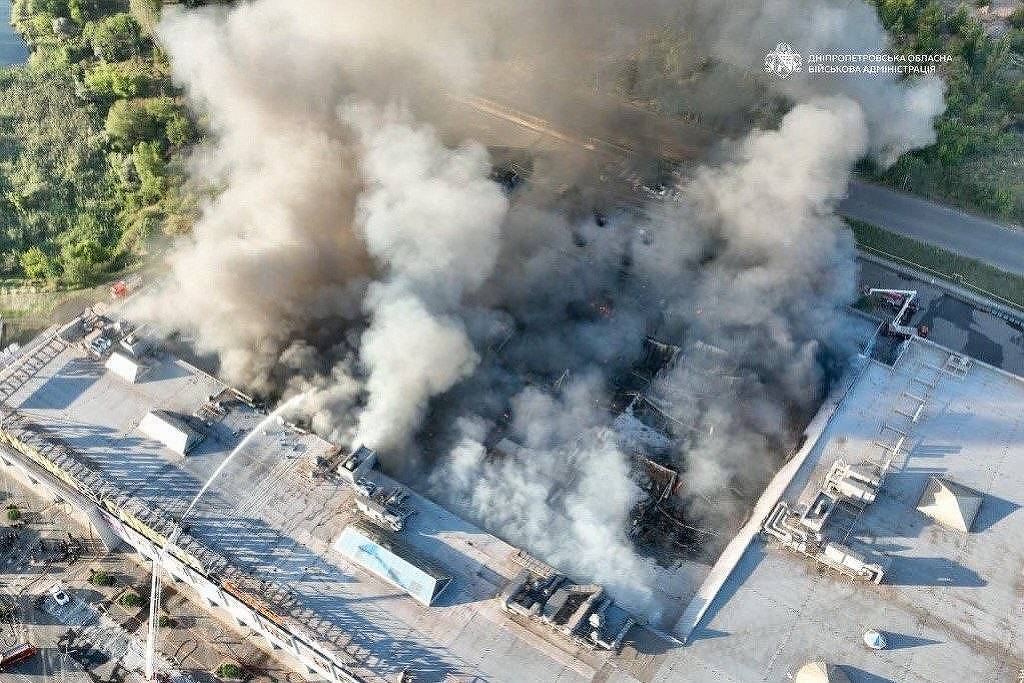 ataque com drones e mísseis a shopping na ucrânia