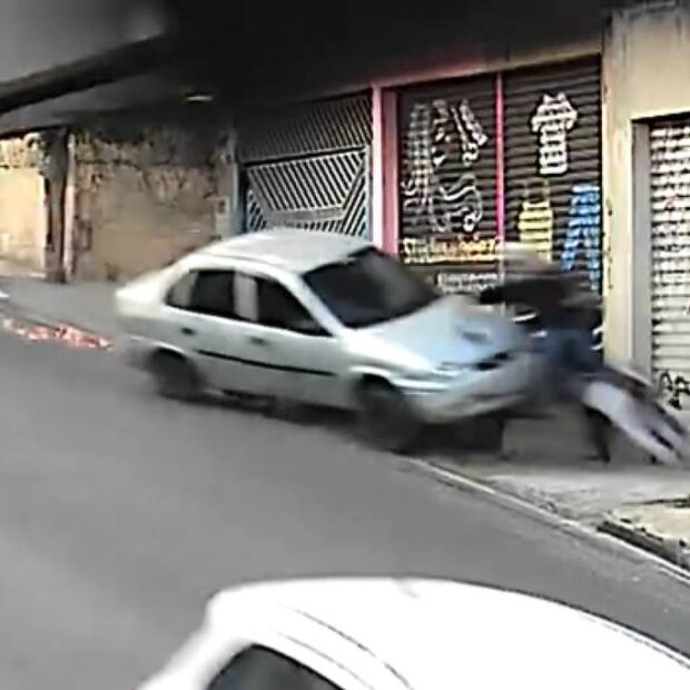 vítima de roubo atropela e mata dois suspeitos