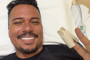 Do soro para o palco! Bruno Cardoso, vocalista do Sorriso Maroto, foi hospitalizado após sofrer queda de pressão e desidratação em Natal. Liberado pelos médicos, cantou na mesma noite.