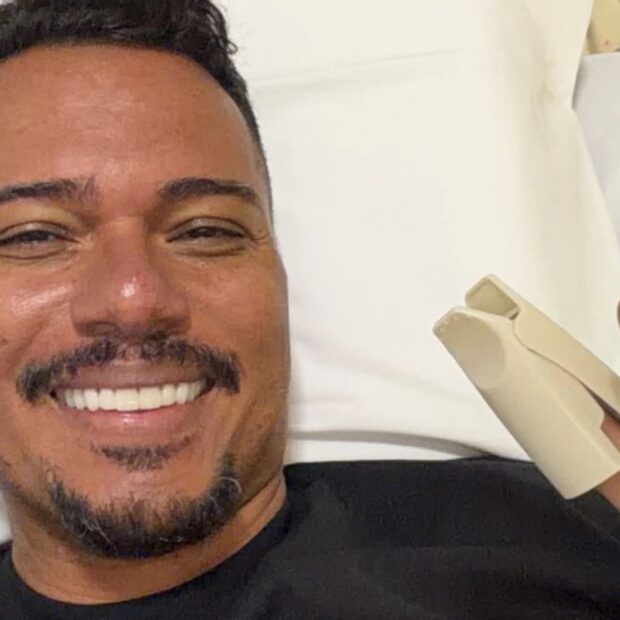 Do soro para o palco! Bruno Cardoso, vocalista do Sorriso Maroto, foi hospitalizado após sofrer queda de pressão e desidratação em Natal. Liberado pelos médicos, cantou na mesma noite.